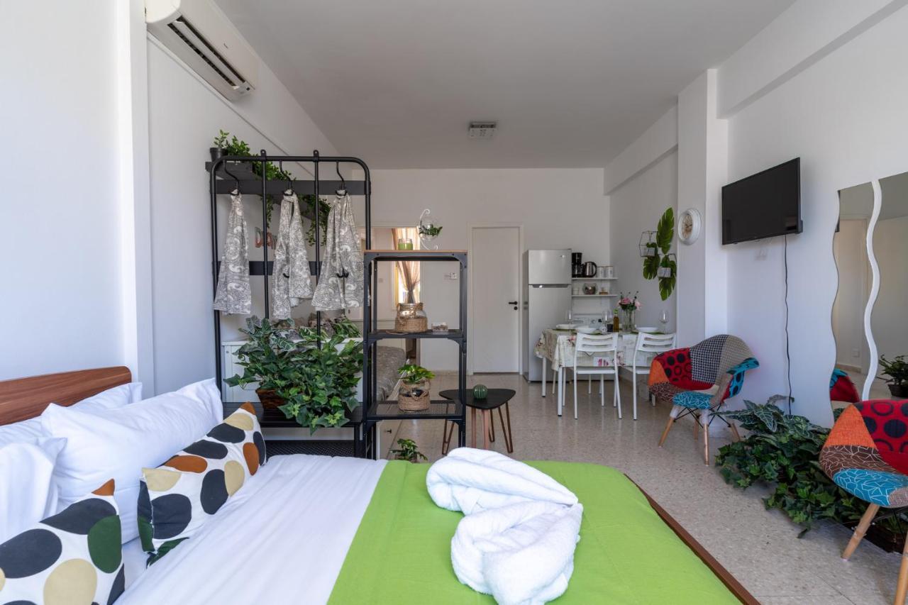 Oasis - Cozy Studio In Larnaca Bagian luar foto