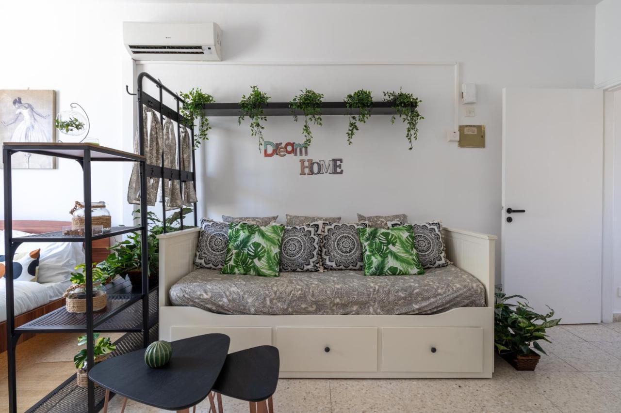 Oasis - Cozy Studio In Larnaca Bagian luar foto